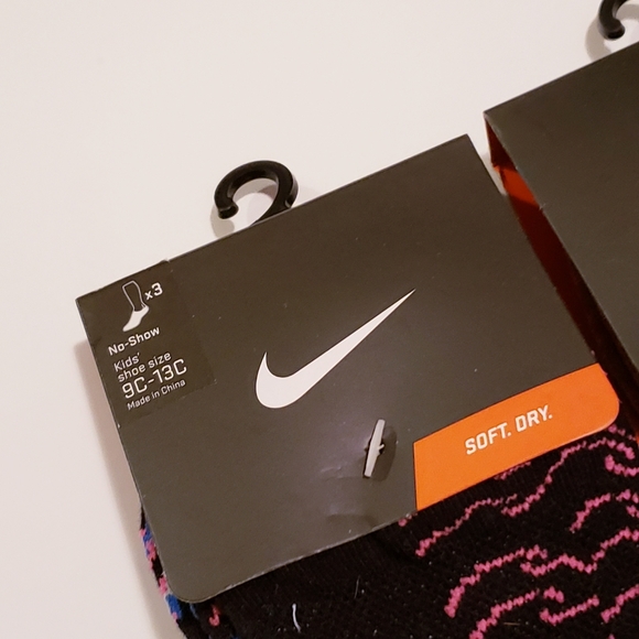 *Sold* NIKE Soft Dry Kids Socks size 9C- 13C - Picture 3 of 5